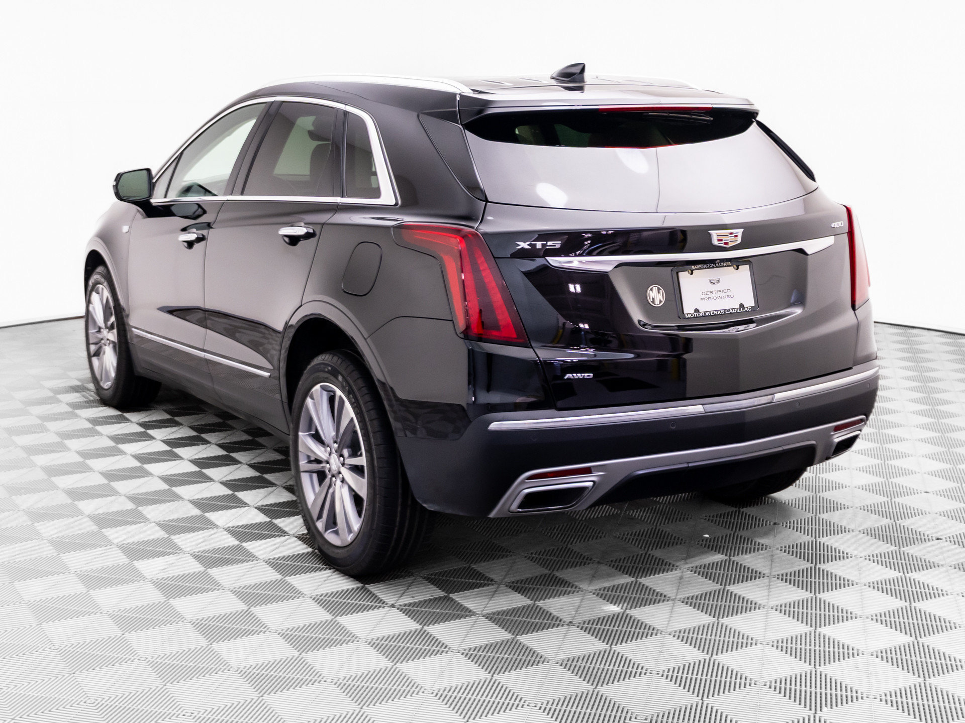 Used 2024 Cadillac XT5 Premium Luxury w/ Technology Package AWD/4WD image 3