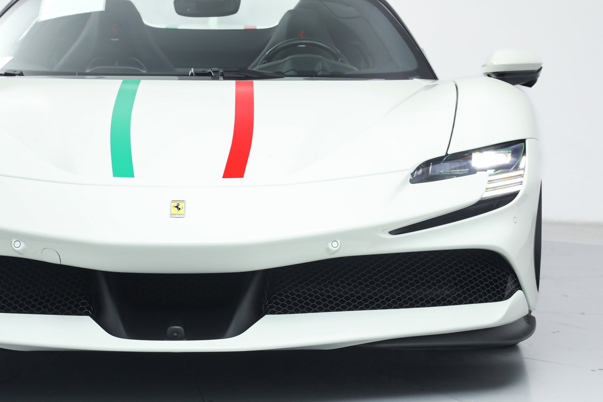 Certified 2025 Ferrari SF90 Spider AWD/4WD image 15