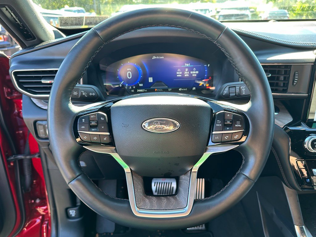 Used 2023 Ford Explorer Platinum w/ Technology Package AWD/4WD image 9