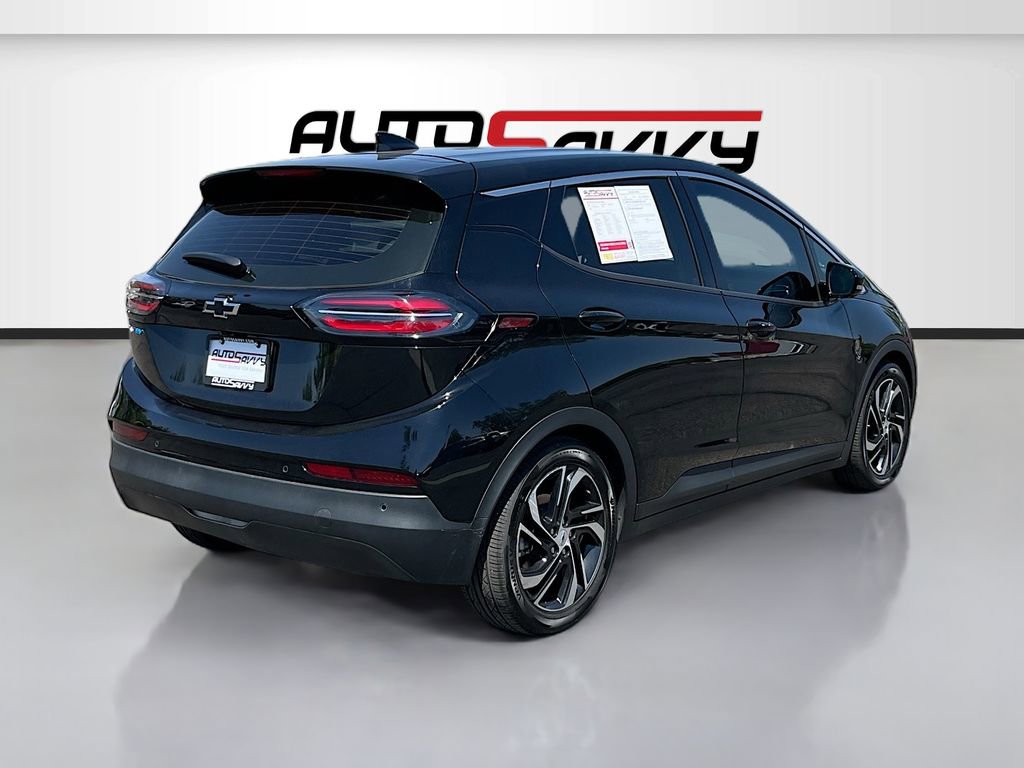 Used 2023 Chevrolet Bolt LT w/ Infotainment Package FWD image 7