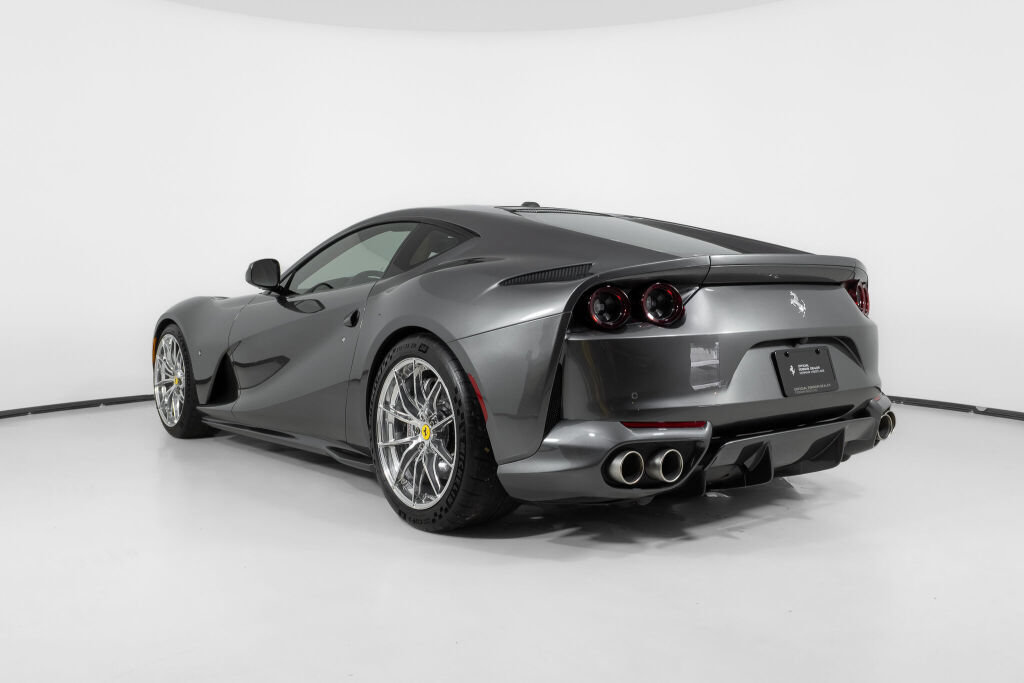 Used 2019 Ferrari 812 Superfast RWD image 4