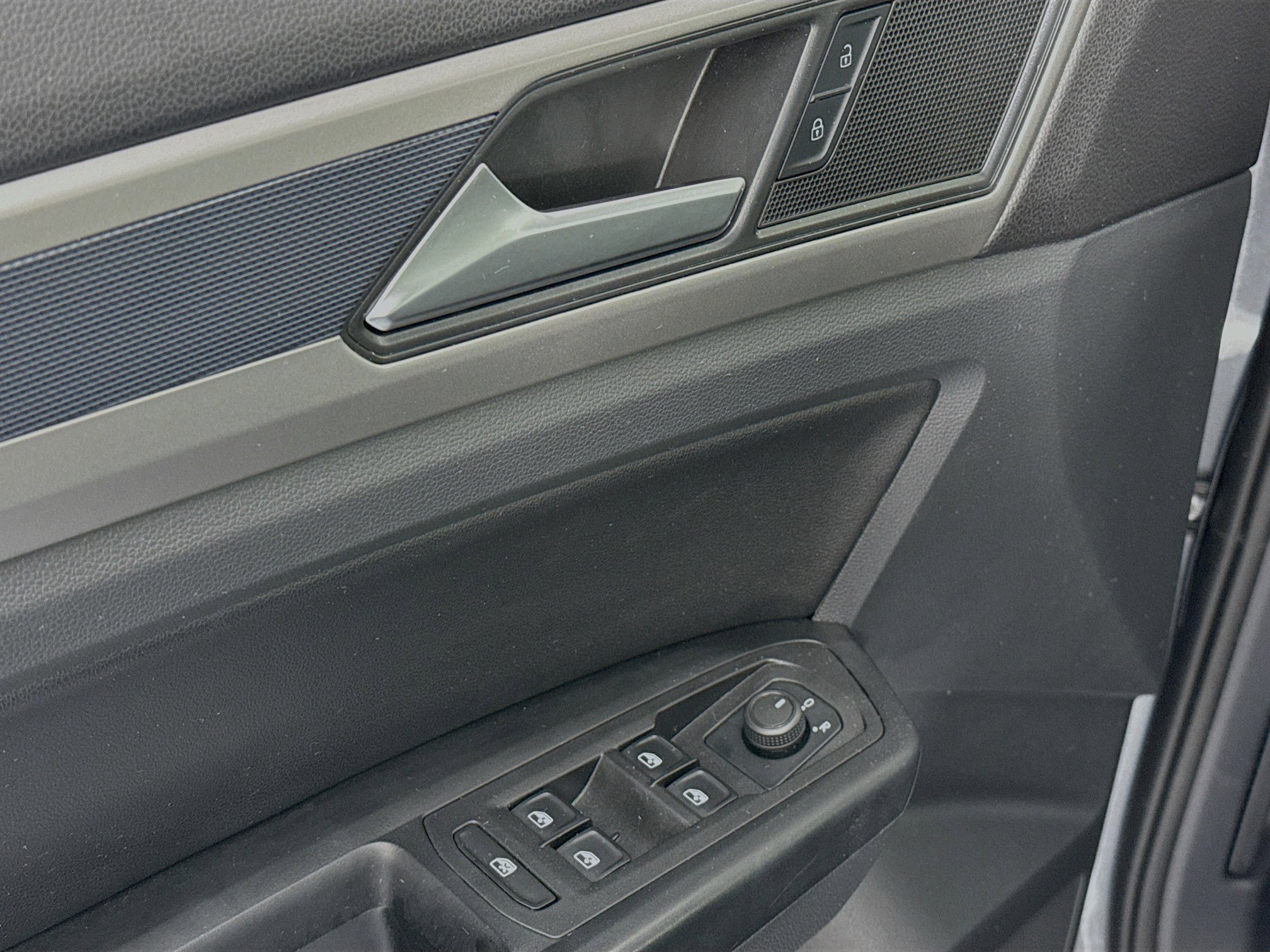 Used 2021 Volkswagen Atlas SE w/ Panoramic Sunroof Package image 17