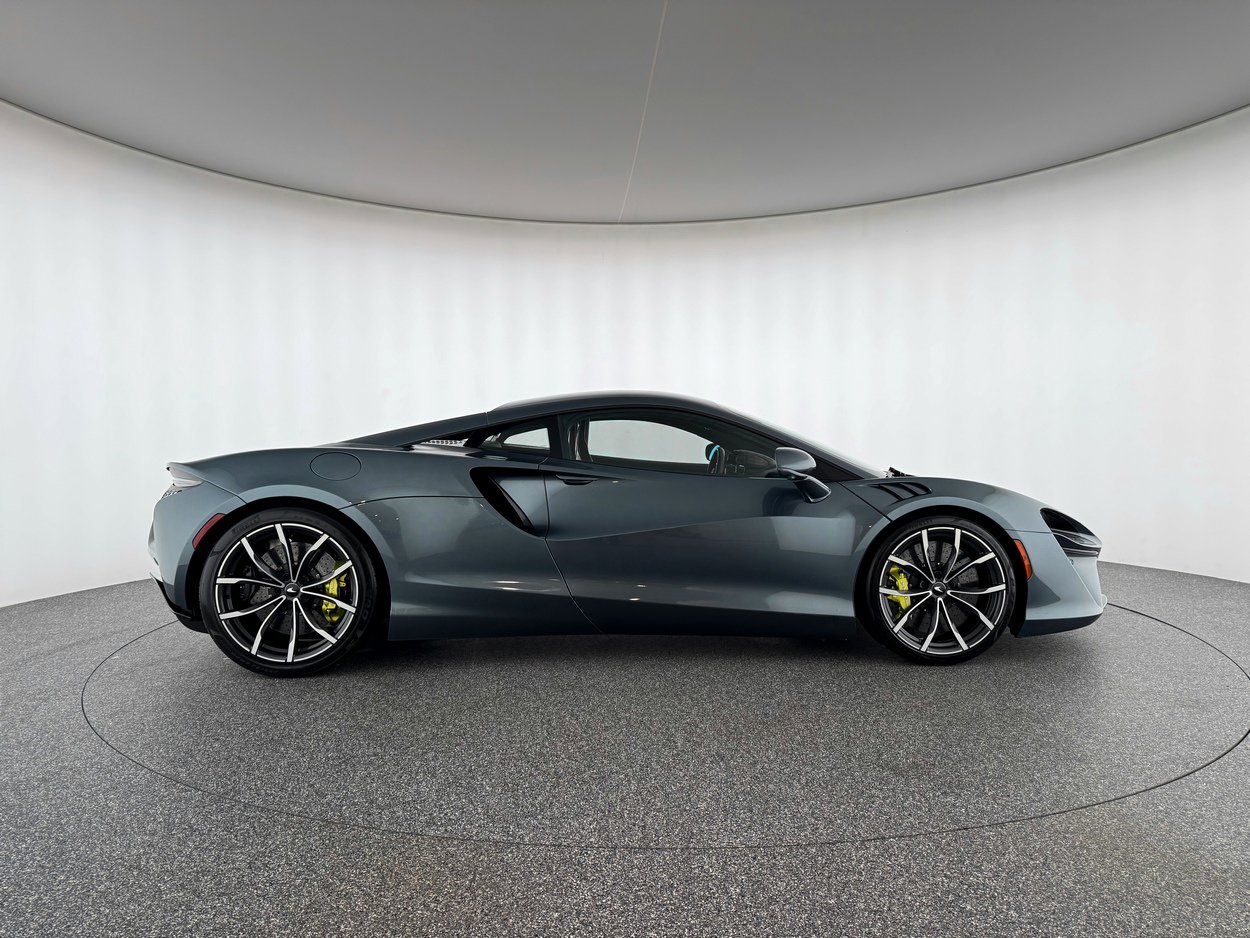 Used 2023 McLaren Artura image 7