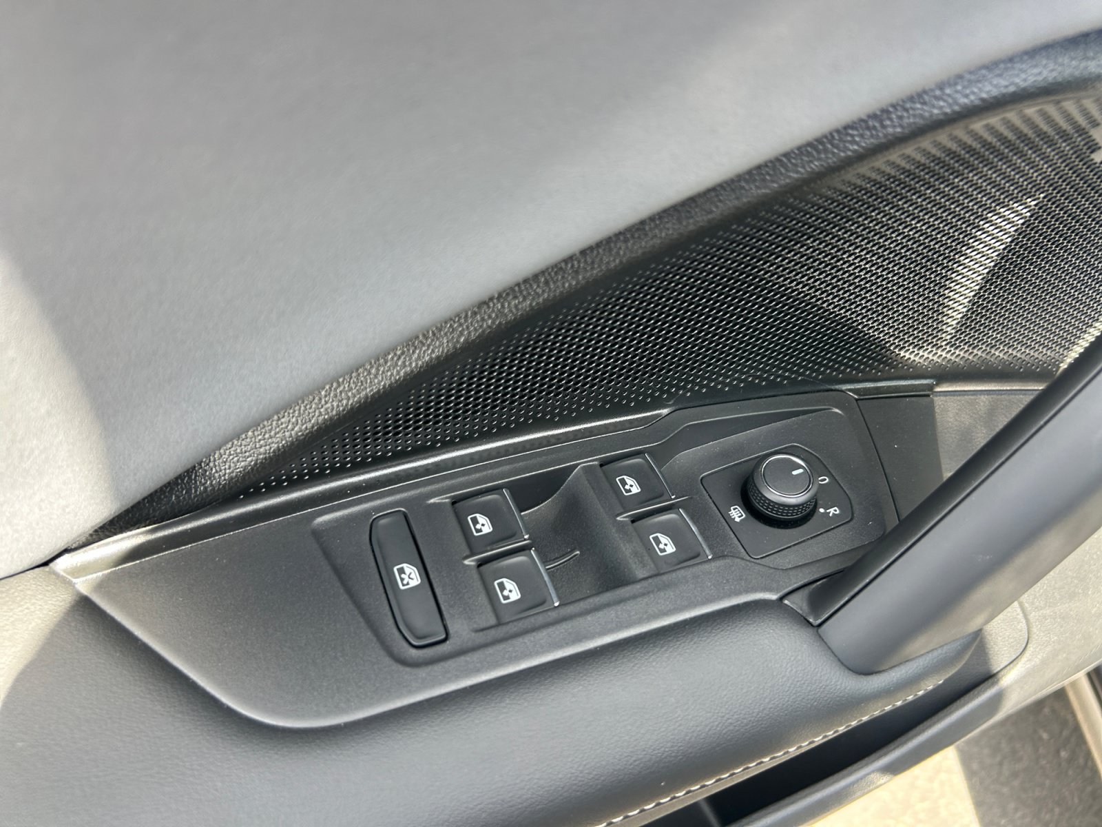 Used 2026 Volkswagen Tiguan SE FWD image 13