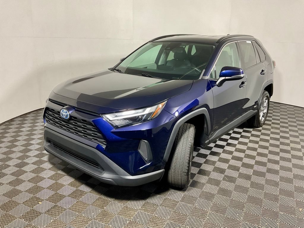 Used 2022 Toyota RAV4 XLE AWD/4WD image 10