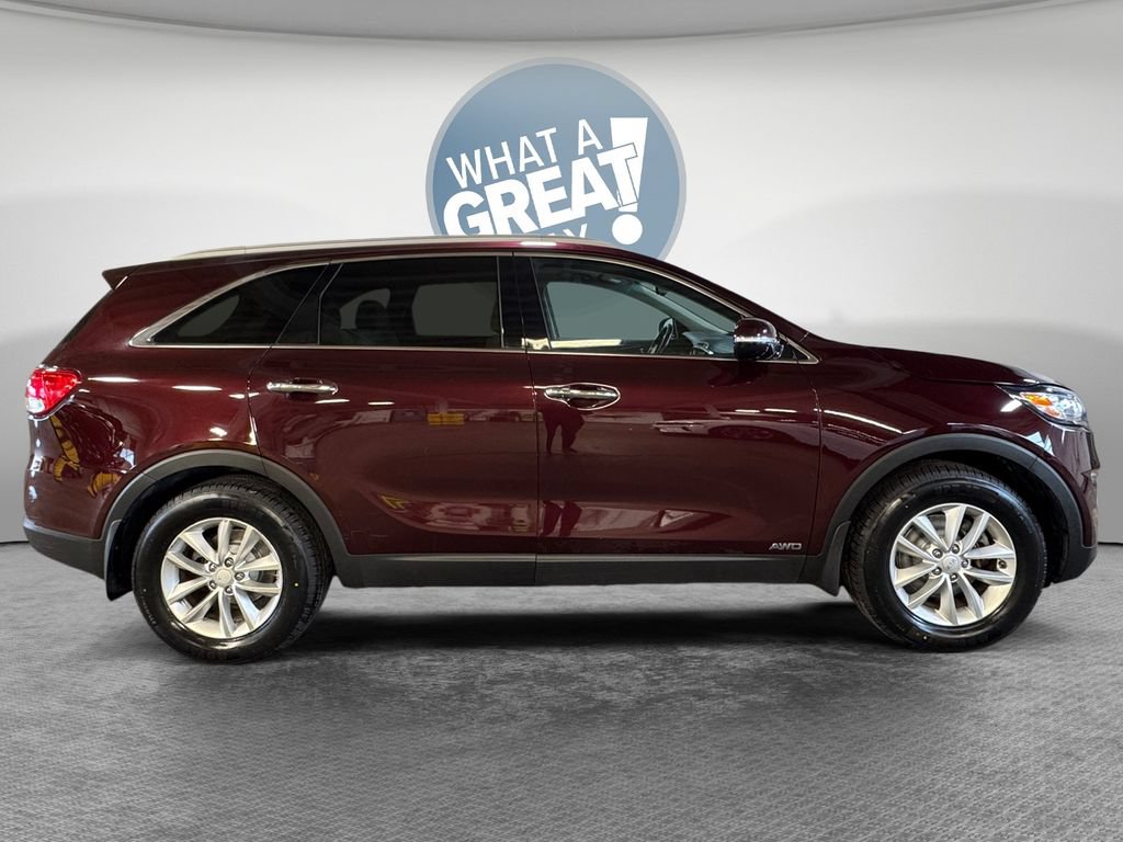 Used 2017 Kia Sorento AWD w/ LX Convenience Package image 2