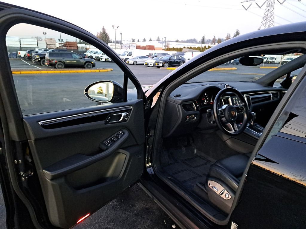 Used 2018 Porsche Macan image 11