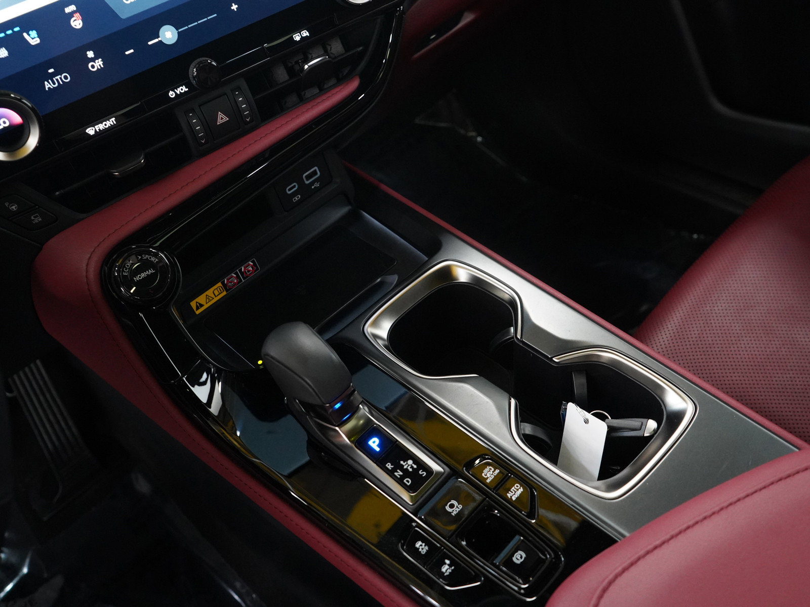 Used 2025 Lexus NX 450h+ AWD w/ Luxury Package image 27