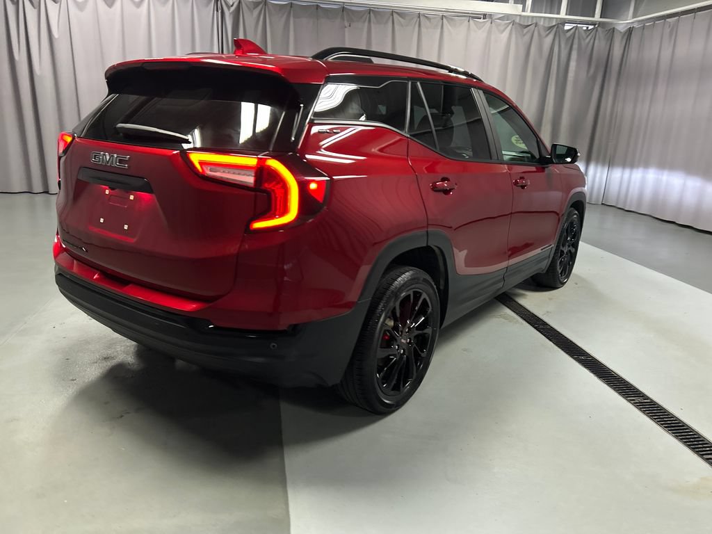 Used 2023 GMC Terrain SLE w/ Driver Convenience Package FWD image 7