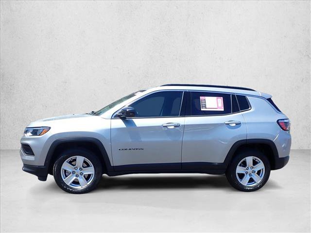 Used 2022 Jeep Compass Latitude w/ Convenience Group AWD/4WD image 2