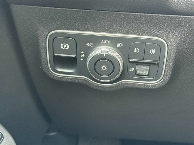 Used 2026 Mercedes-Benz GLB 250 4MATIC image 31