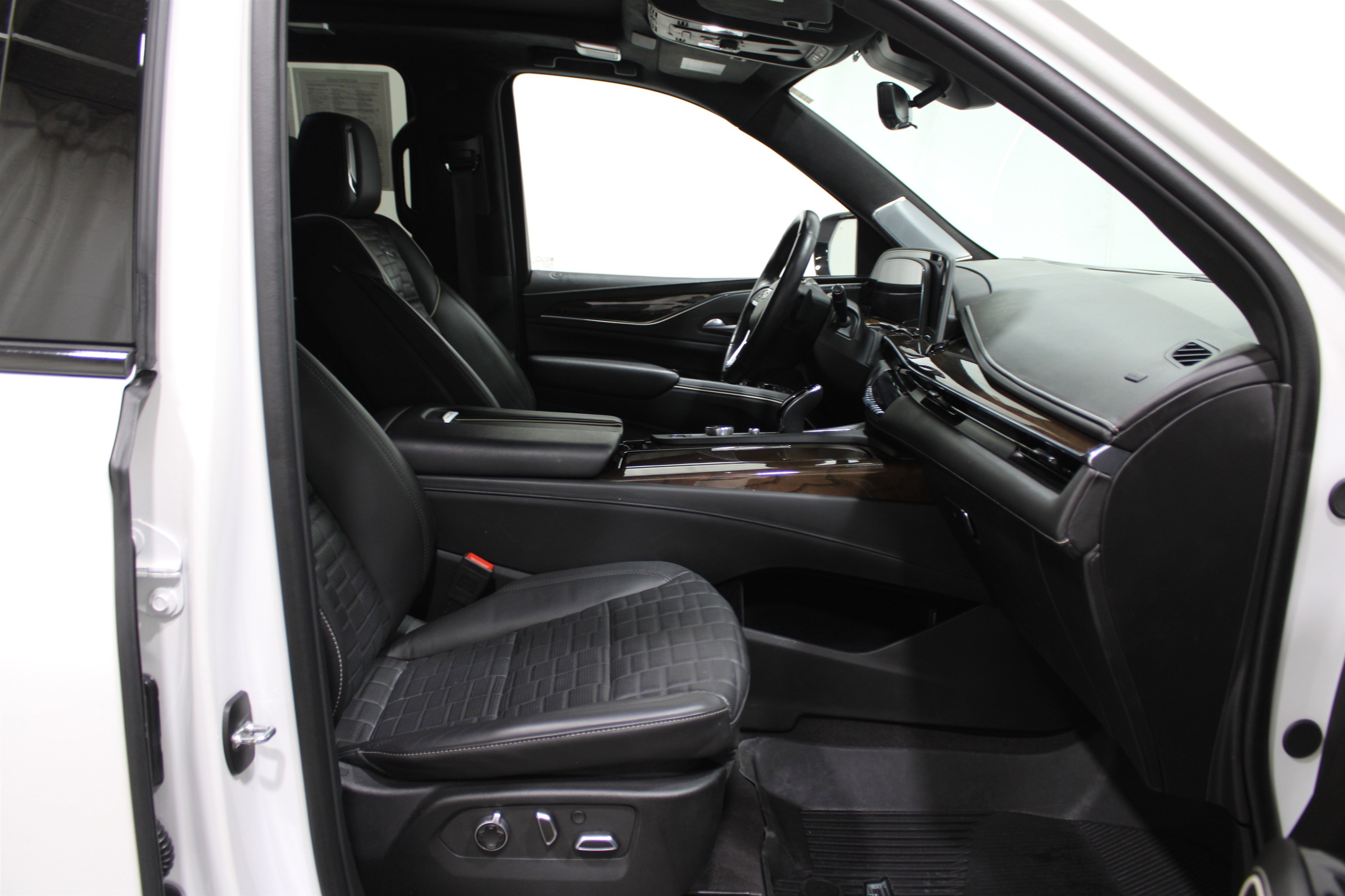 Certified 2024 Cadillac Escalade ESV Sport Platinum image 39