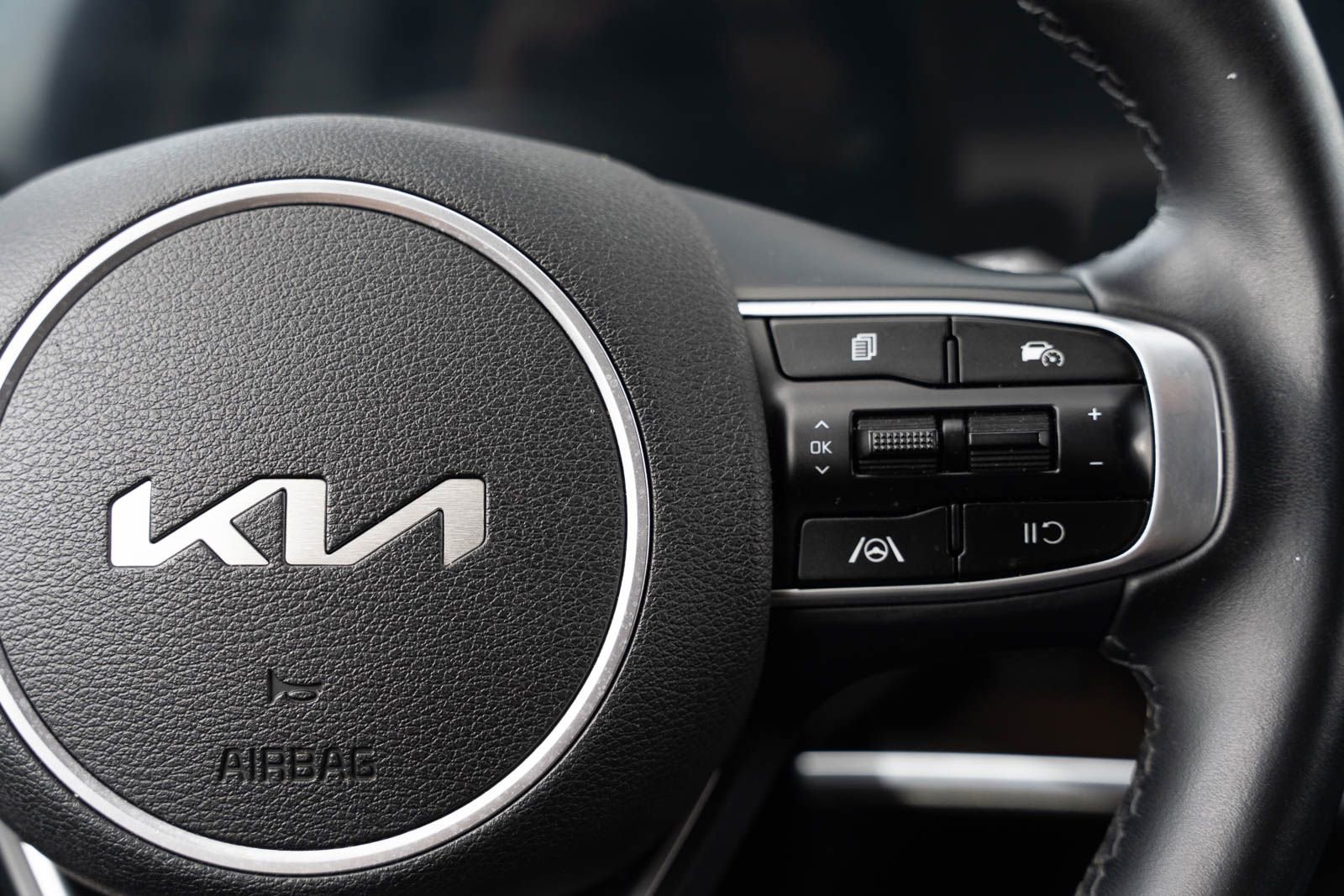 Used 2023 Kia Sportage EX FWD image 28