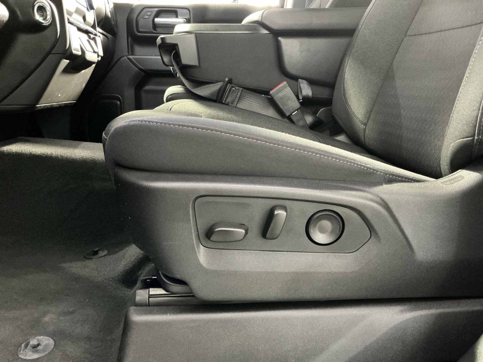 Used 2025 Chevrolet Silverado 1500 Custom image 22