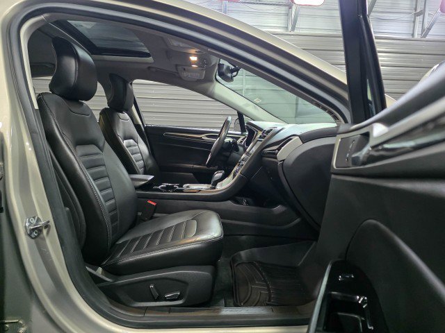 Used 2016 Ford Fusion SE w/ Equipment Group 202A image 14