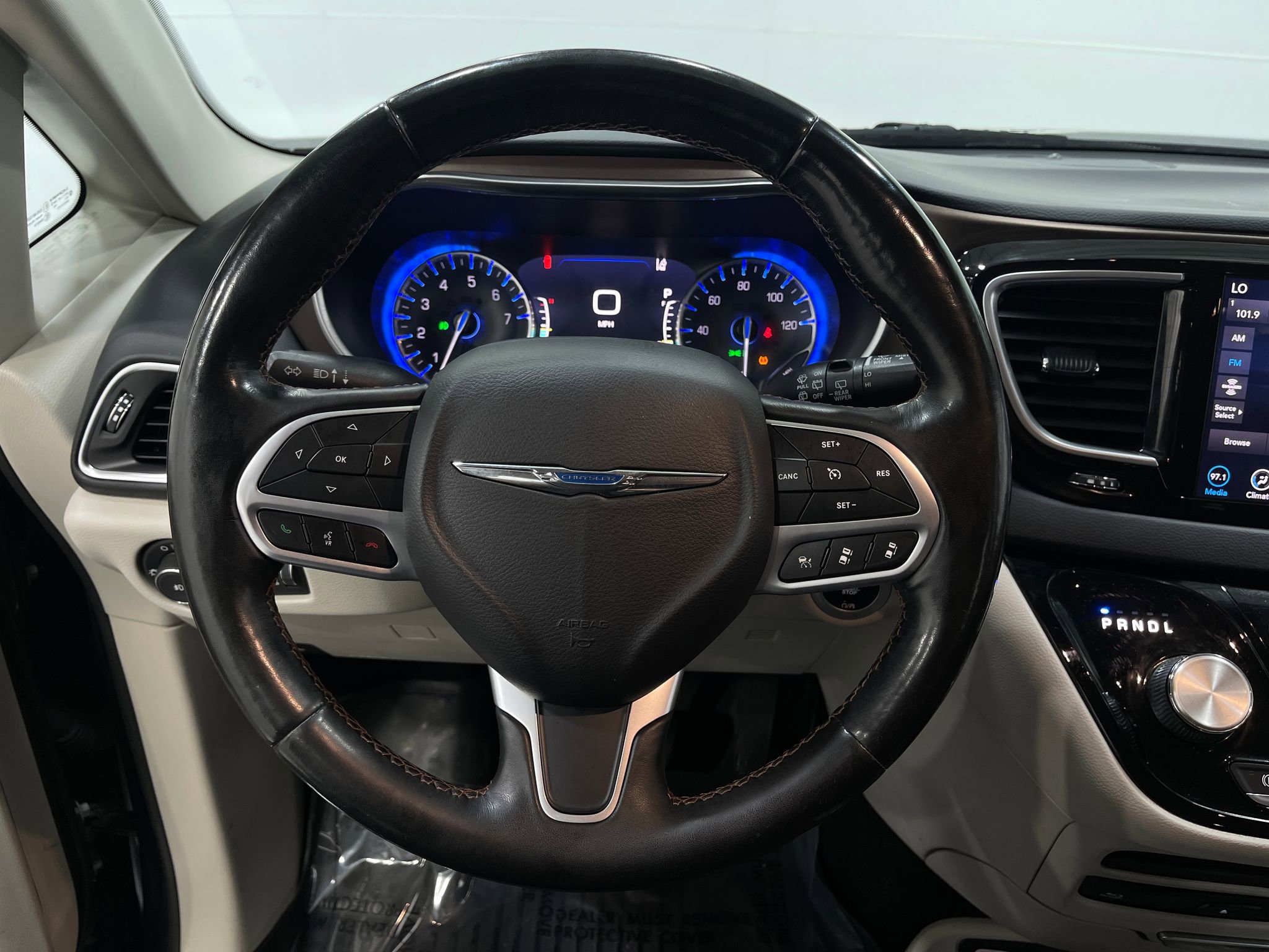 Used 2019 Chrysler Pacifica Touring-L Plus w/ Advanced Safetytec Group FWD image 22