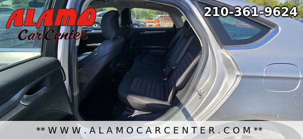 Used 2017 Ford Fusion SE image 29