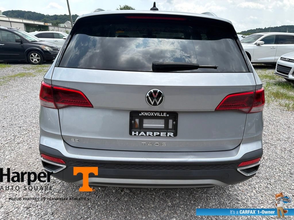 Used 2023 Volkswagen Taos SE w/ Panoramic Sunroof Package FWD image 4