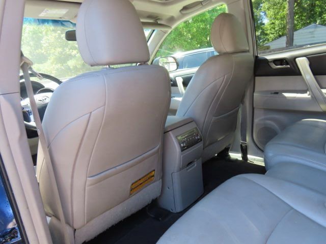 Used 2012 Toyota Highlander SE w/ Tow Pkg AWD/4WD image 18