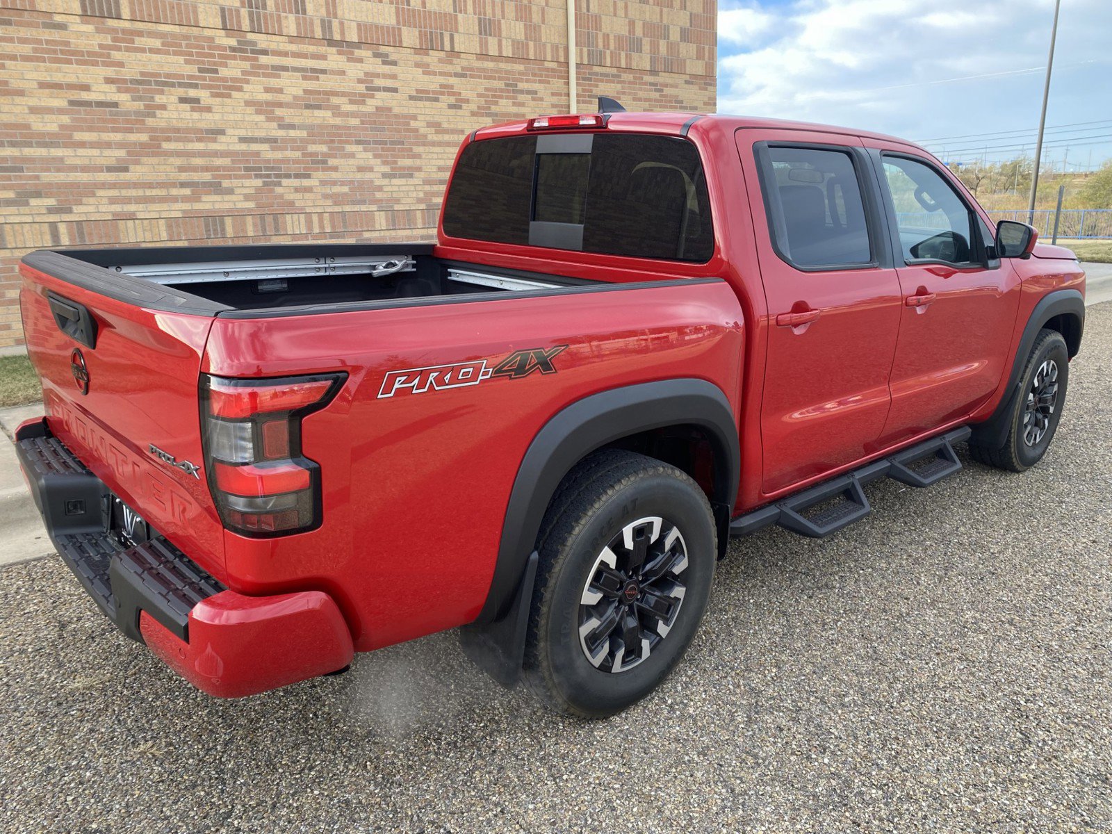 Used 2023 Nissan Frontier PRO-4X w/ Pro Convenience Package image 9