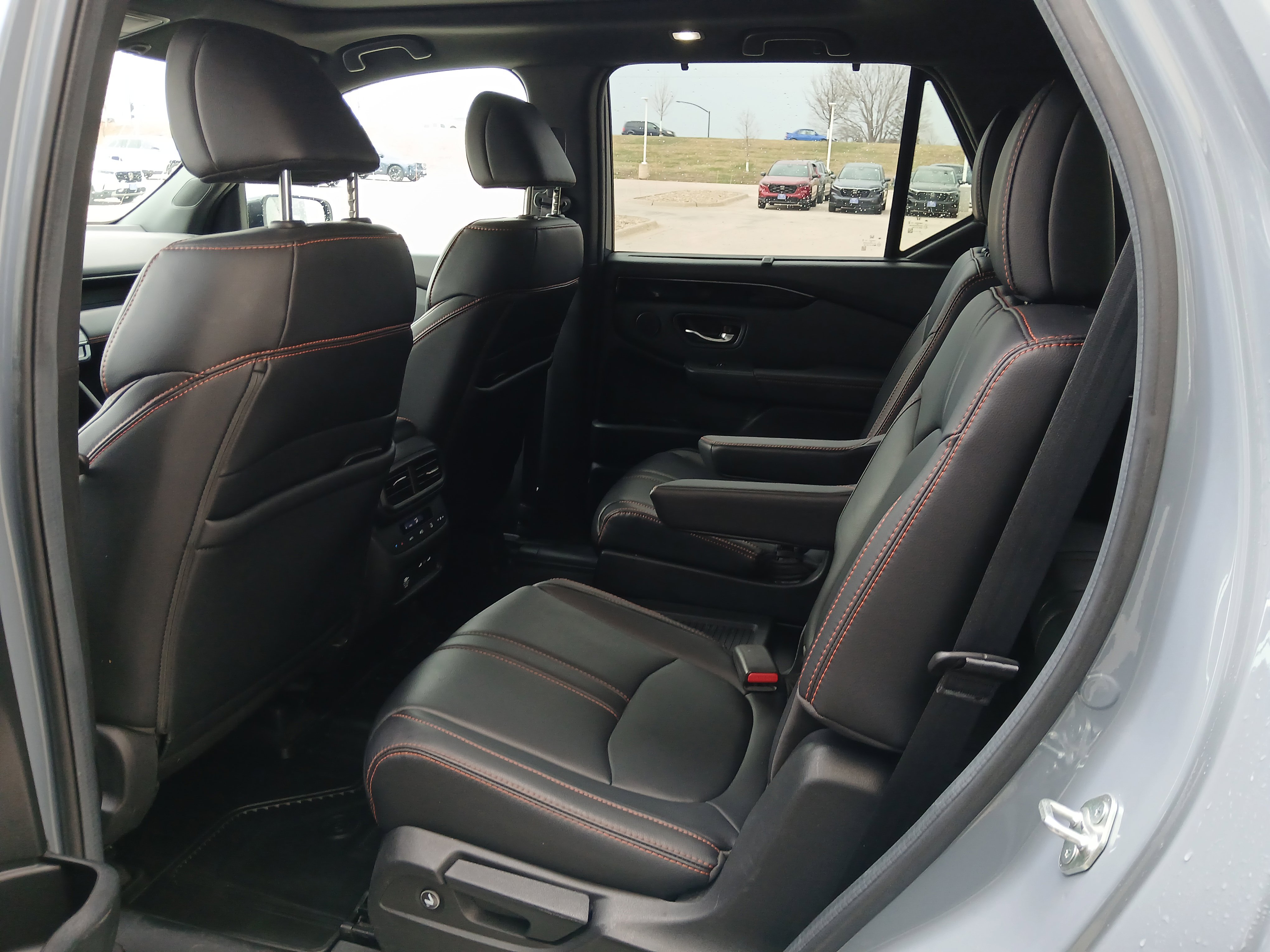 Used 2025 Honda Pilot TrailSport image 9