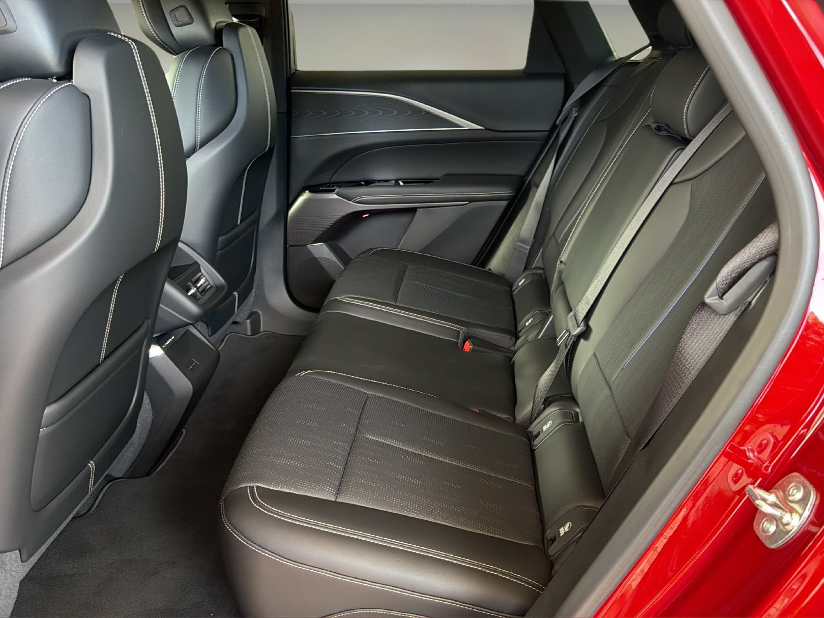 Certified 2025 Cadillac Lyriq Luxury RWD image 12