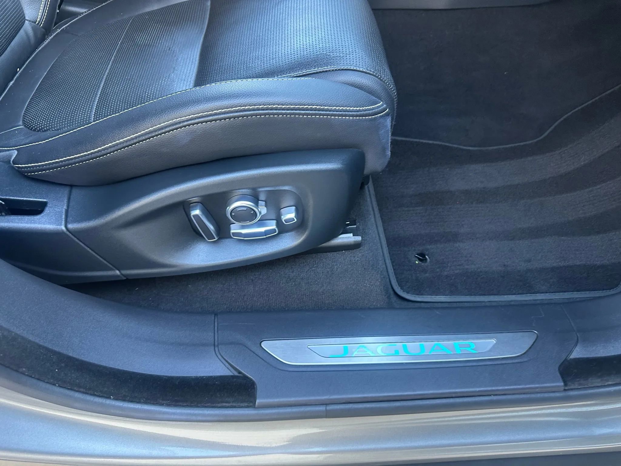 Used 2019 Jaguar F-PACE S AWD/4WD image 26
