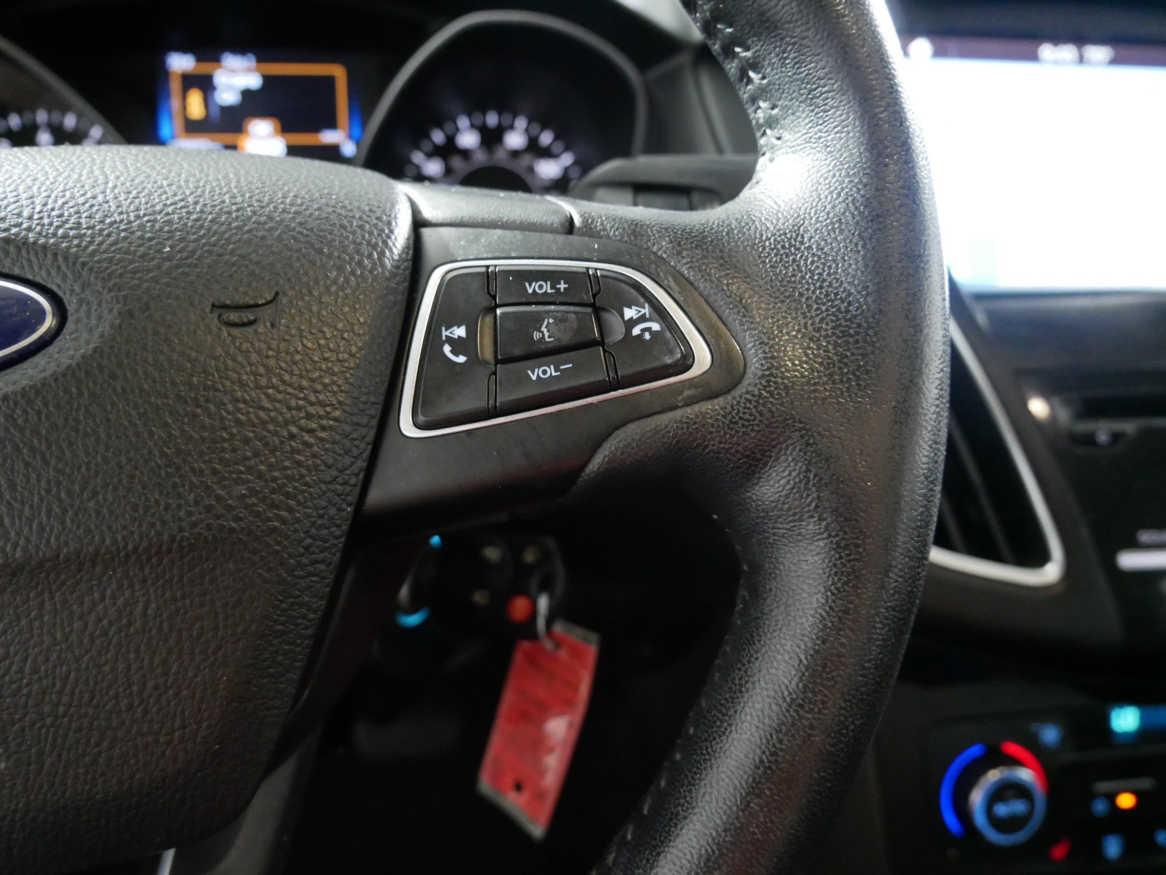 Used 2017 Ford Focus SEL w/ Cold Weather Package FWD image 28