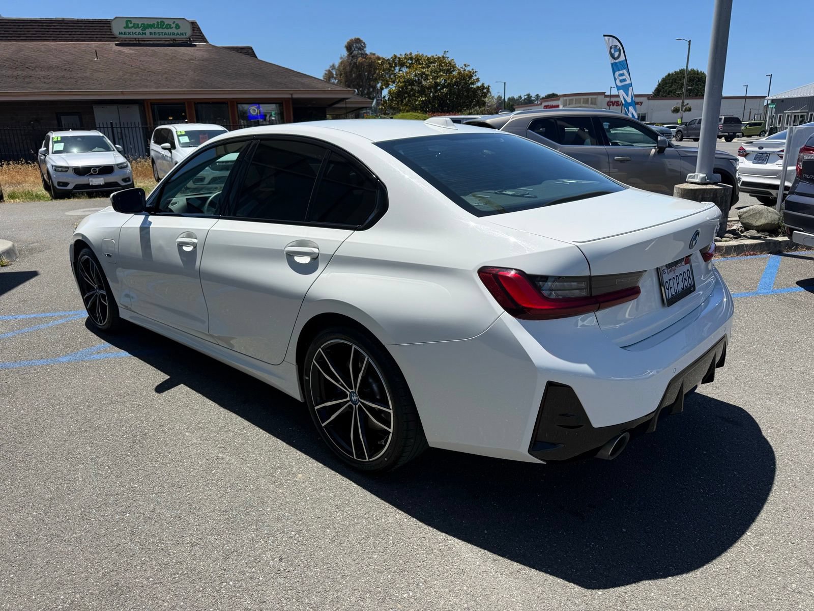 Used 2023 BMW 330e w/ M Sport Package RWD image 5