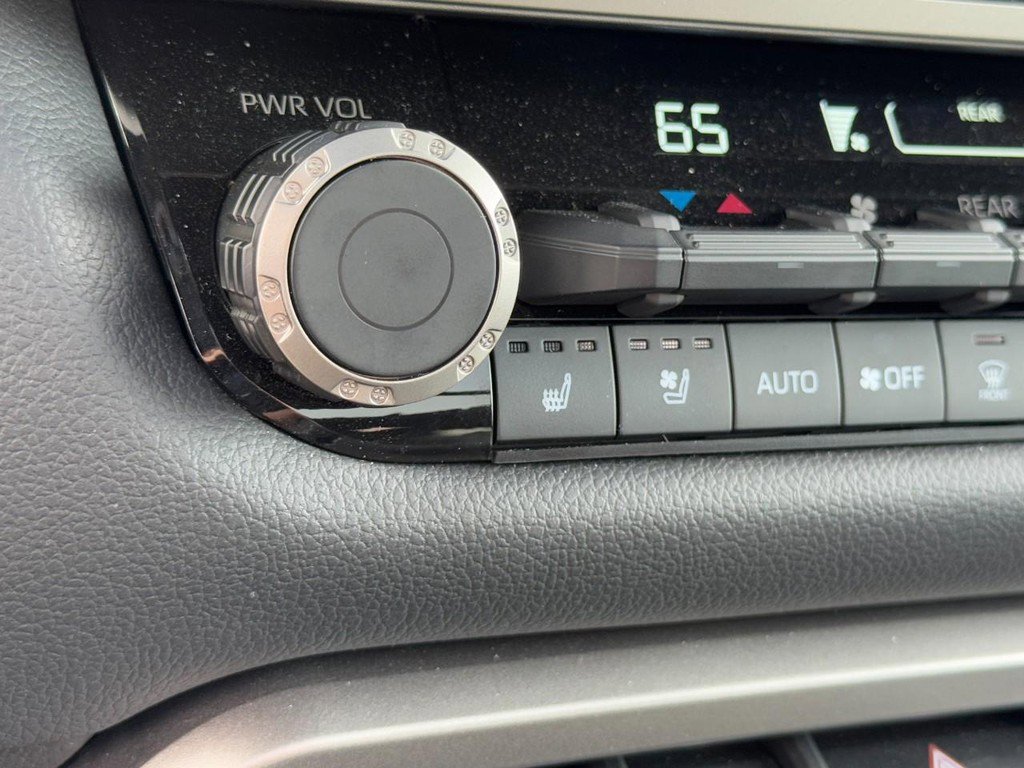 Used 2025 Toyota Sequoia 4WD image 21