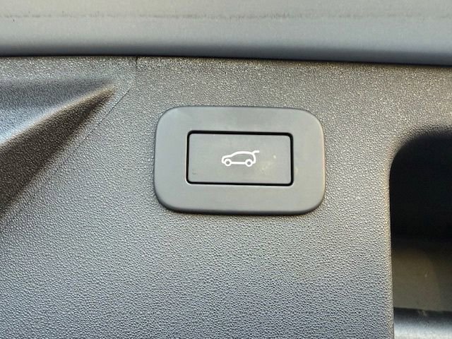 New 2025 Land Rover Discovery Sport S image 38