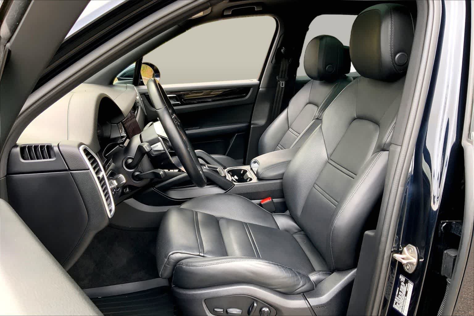 Used 2022 Porsche Cayenne AWD/4WD image 9