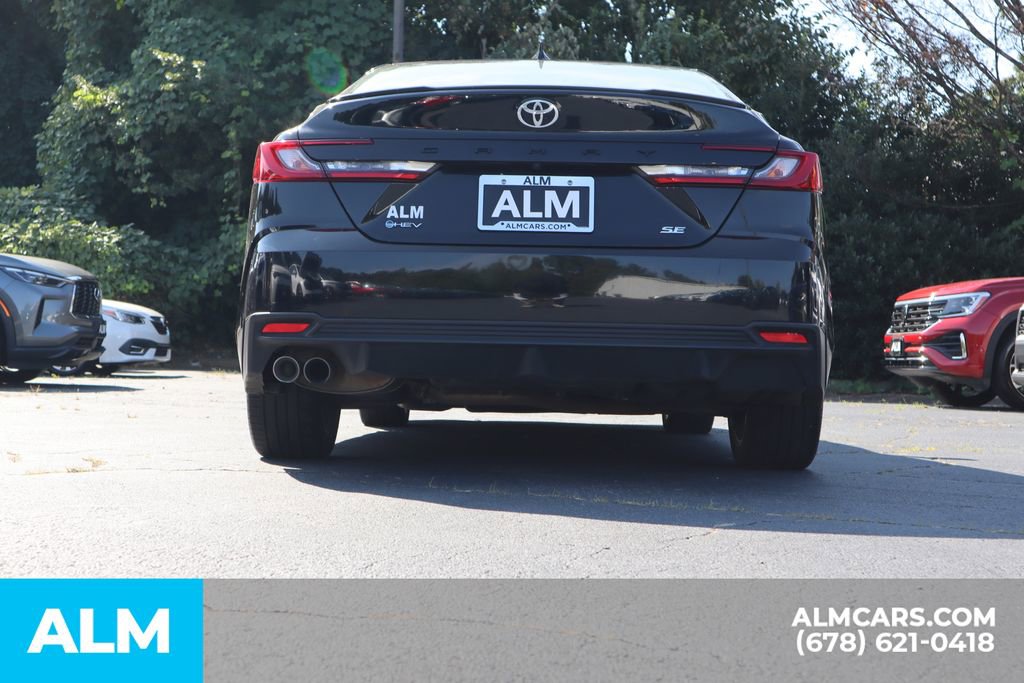 Used 2025 Toyota Camry SE image 7