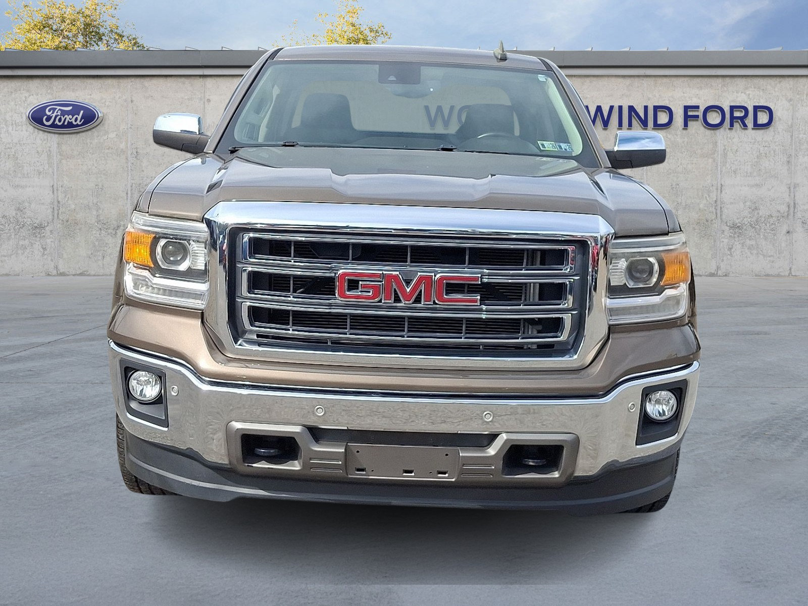Used 2015 GMC Sierra 1500 SLT w/ SLT Crew Cab Value Package AWD/4WD image 2