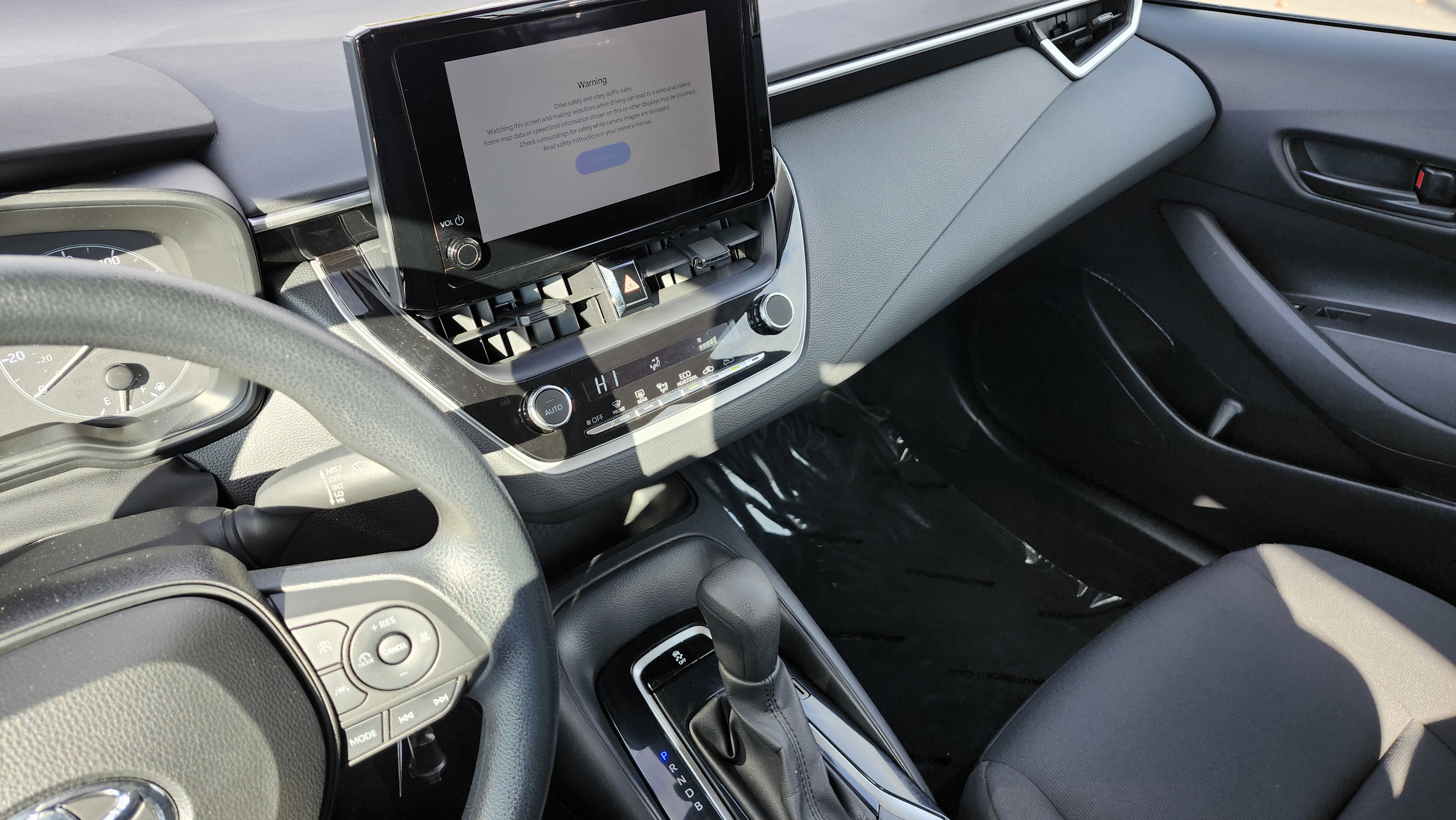 Used 2024 Toyota Corolla LE image 27