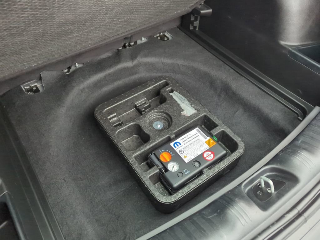 Used 2024 Jeep Compass Latitude image 36