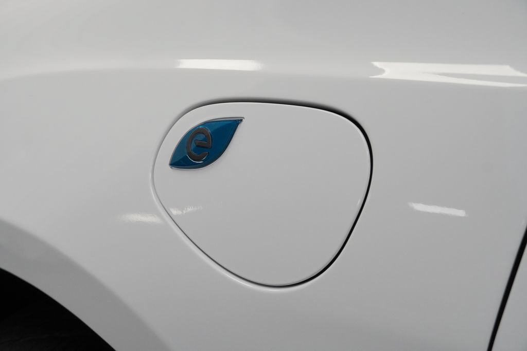 Used 2024 Chrysler Pacifica Limited FWD image 16