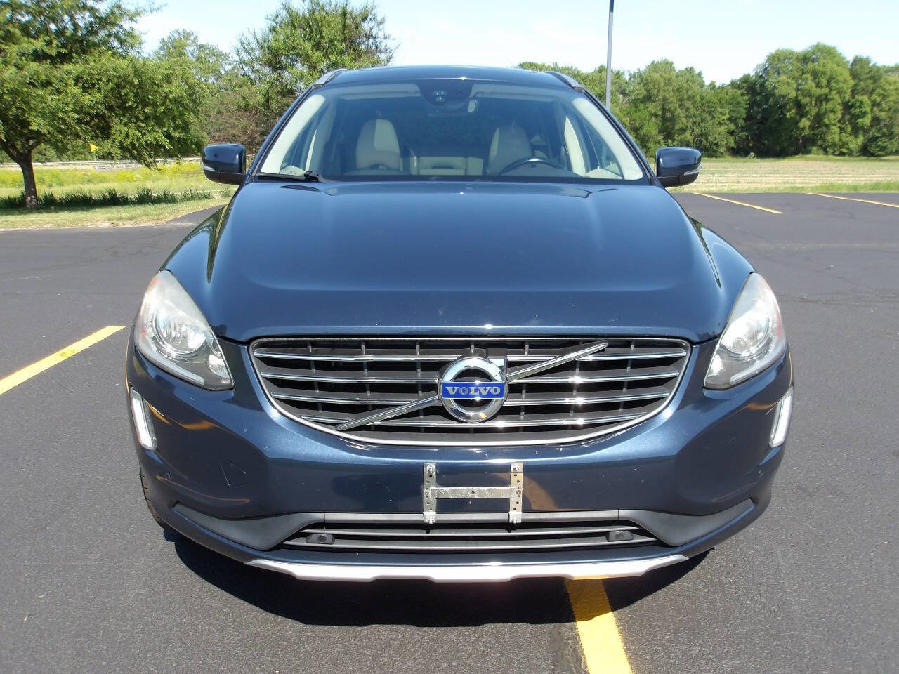 Used 2015 Volvo XC60 T6 w/ Proximity Package AWD/4WD image 3