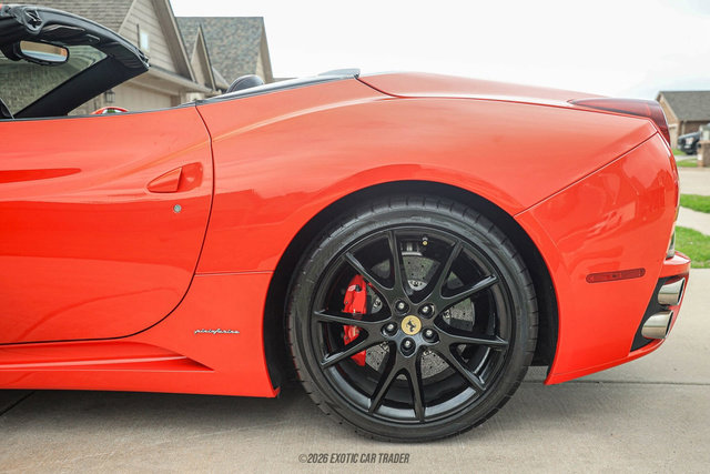 Used 2012 Ferrari California RWD image 5