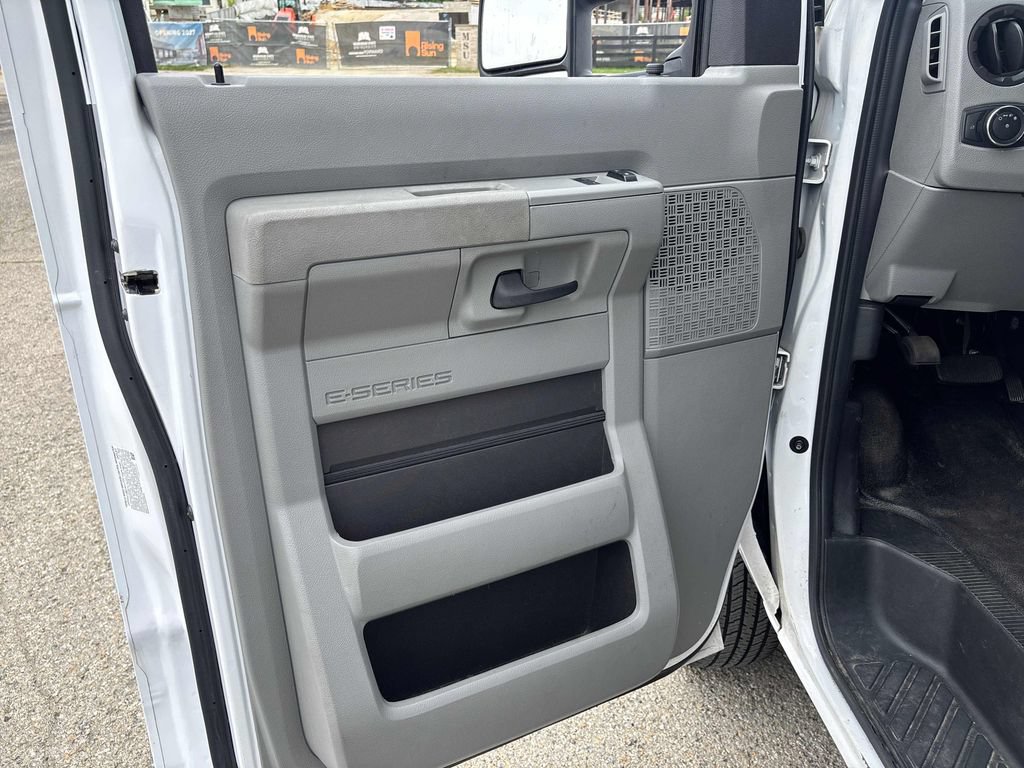 Used 2022 Ford E-450 and Econoline 450 Super Duty RWD image 9