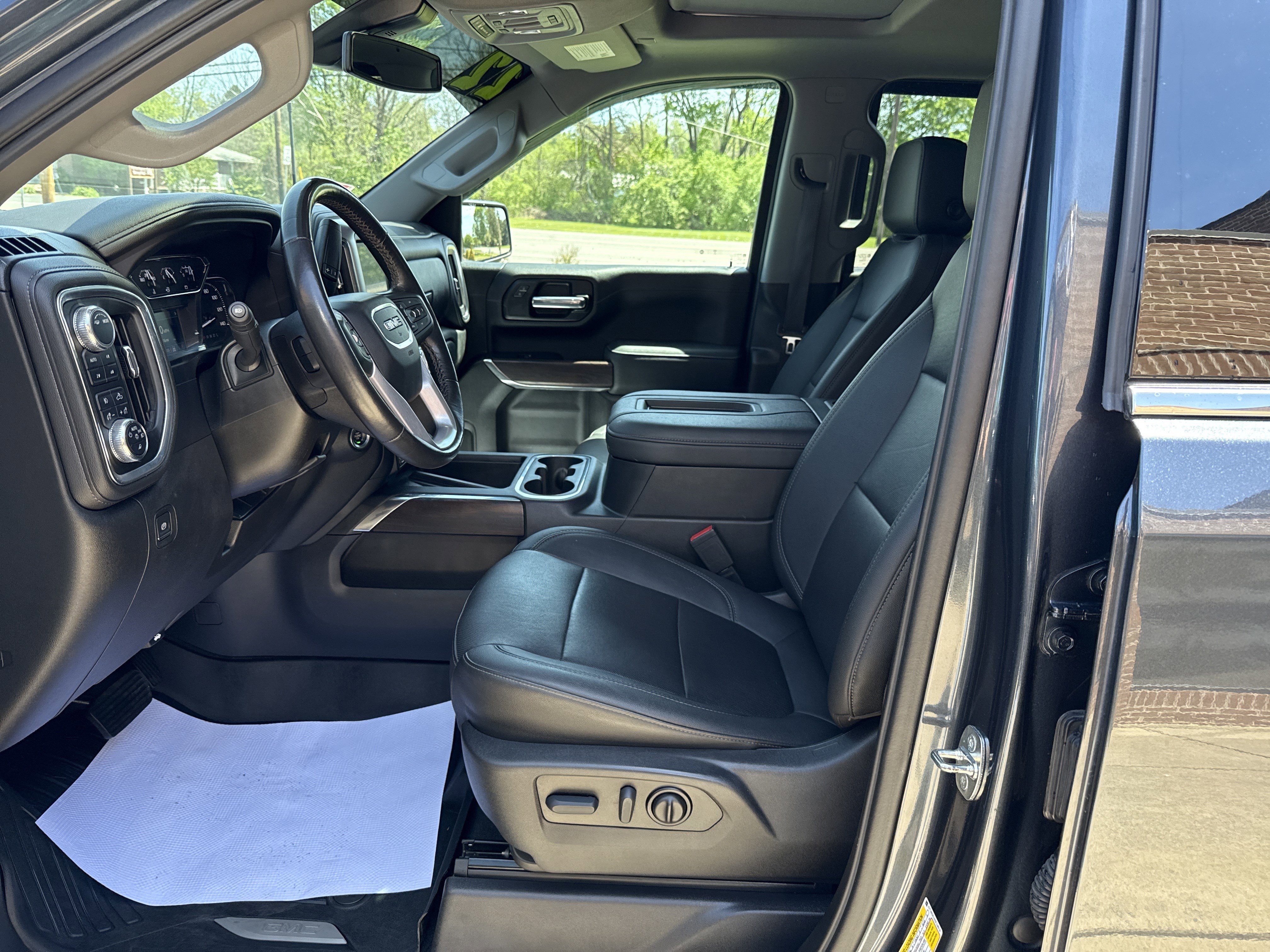 Used 2022 GMC Sierra 1500 SLT w/ SLT Premium Plus Package AWD/4WD image 12