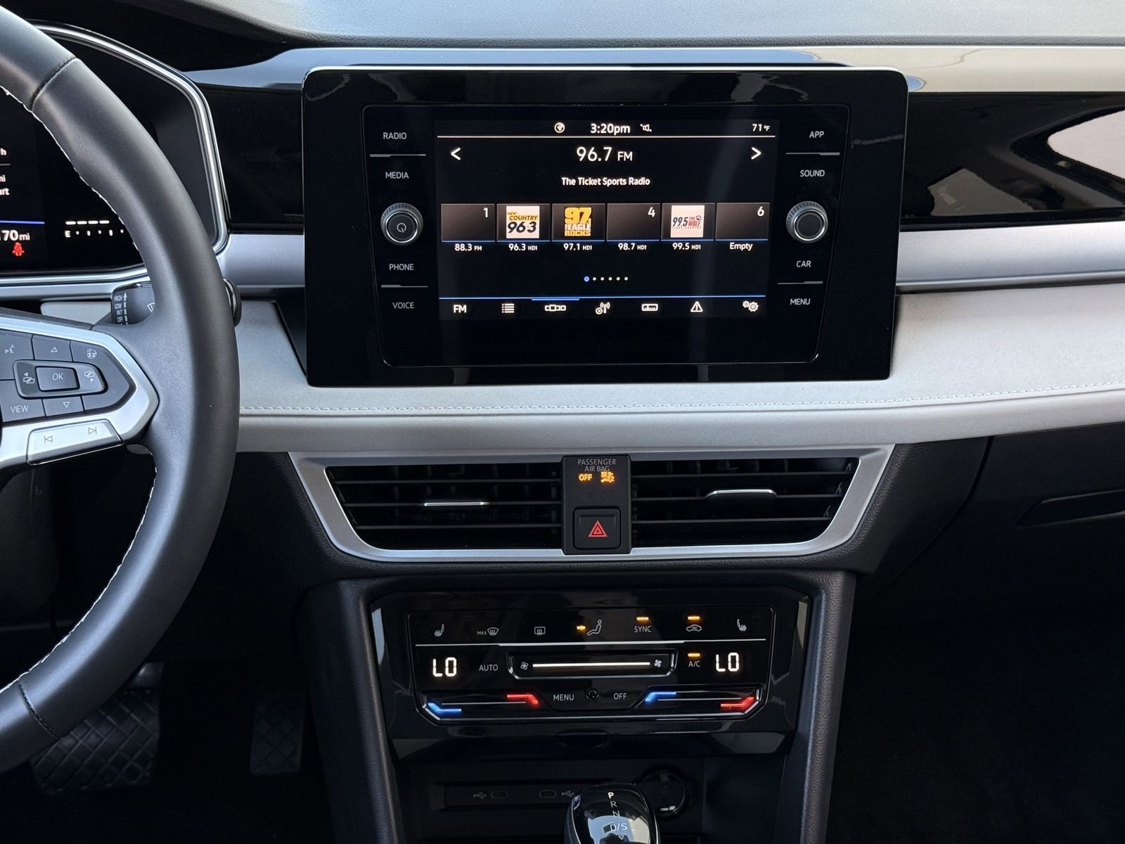 Used 2025 Volkswagen Taos SE image 14