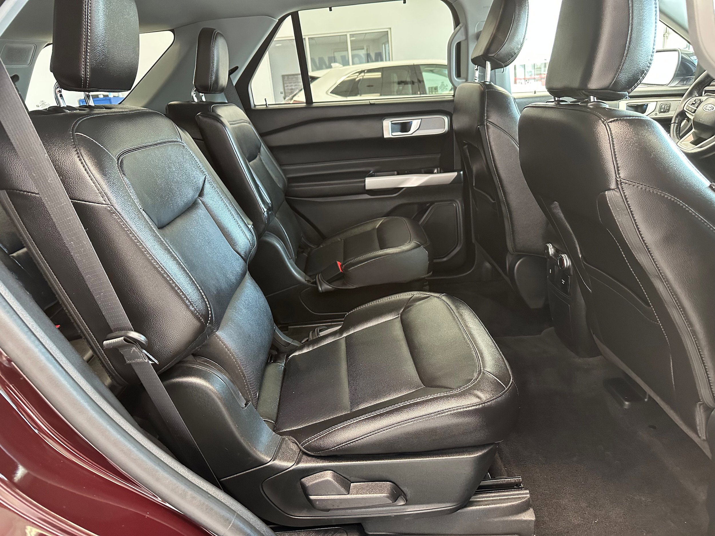 Used 2022 Ford Explorer Limited w/ Equipment Group 301A AWD/4WD image 14