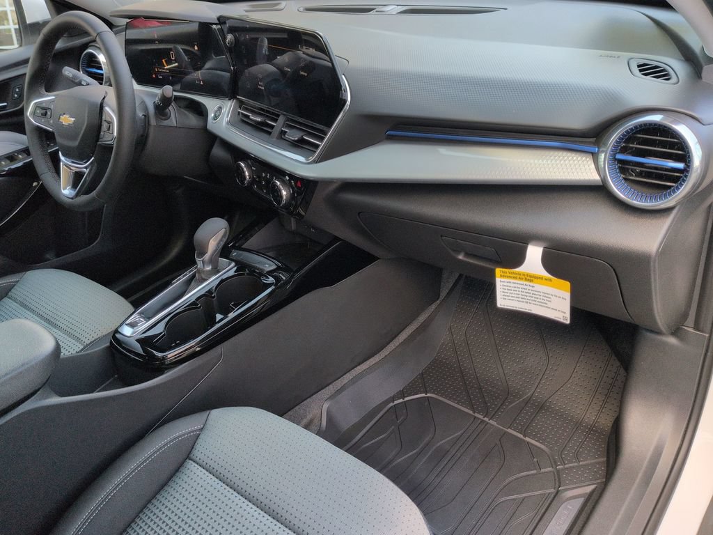 New 2026 Chevrolet Trax LT w/ Sunroof Package FWD image 24
