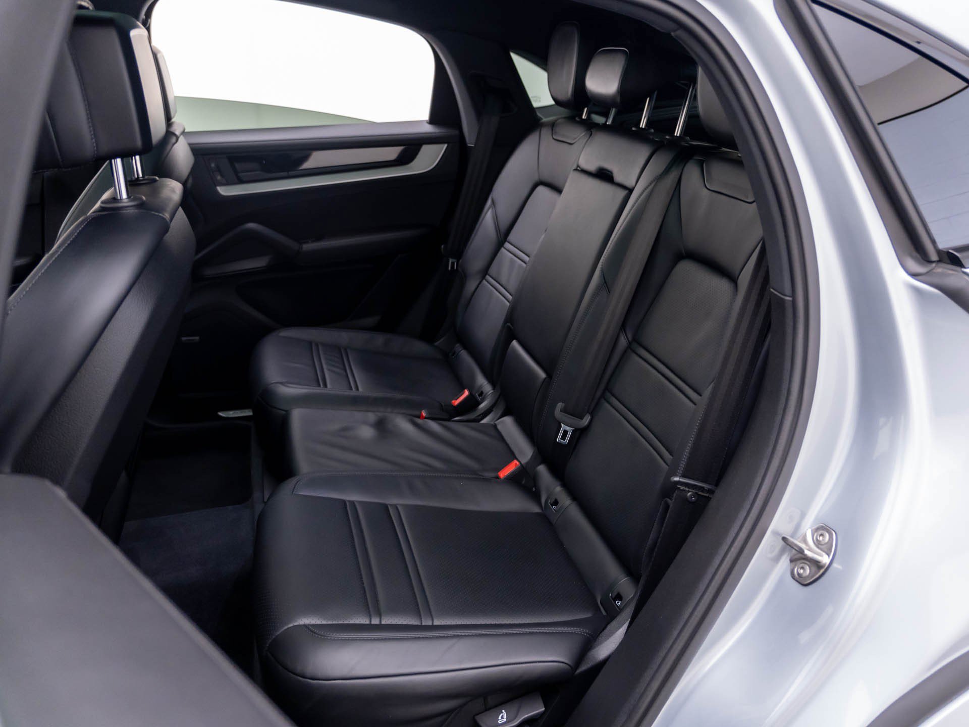 Certified 2024 Porsche Cayenne Coupe AWD/4WD image 17