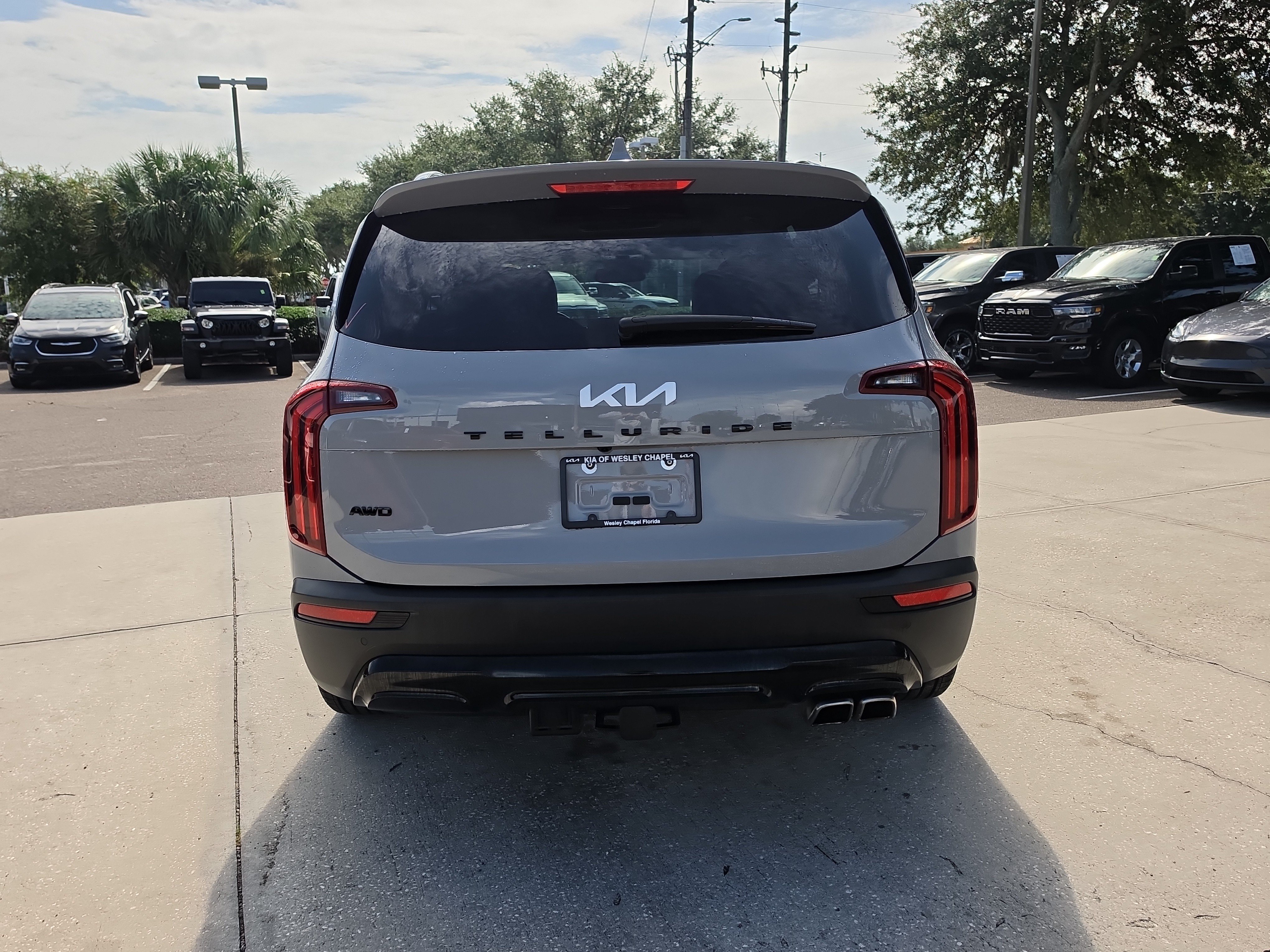 Certified 2022 Kia Telluride SX w/ Nightfall Edition Package AWD/4WD image 7