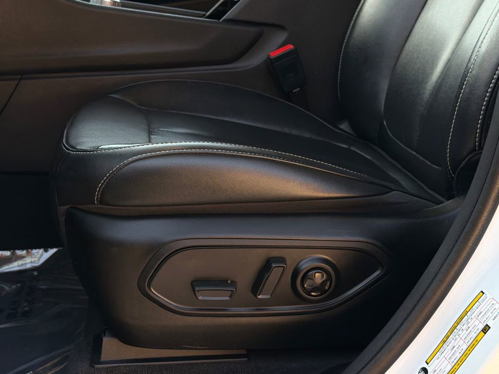 Used 2022 Jeep Grand Cherokee L Limited w/ Black Appearance Package image 16