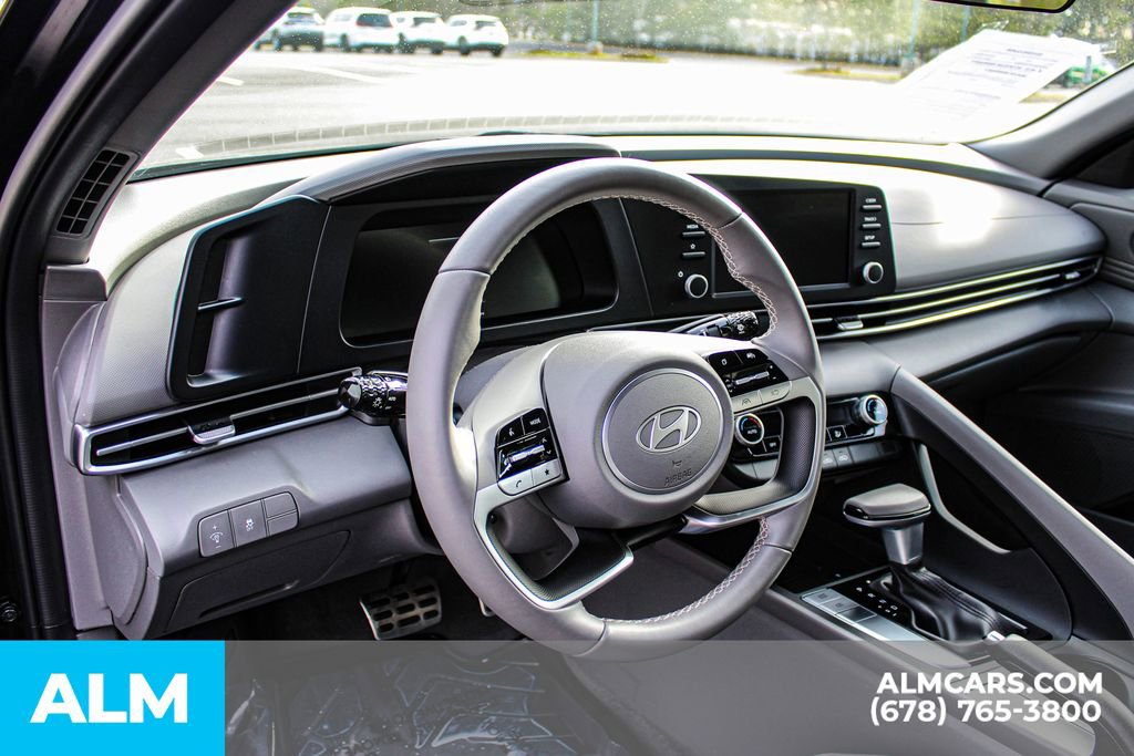 Used 2025 Hyundai Elantra Sport image 32