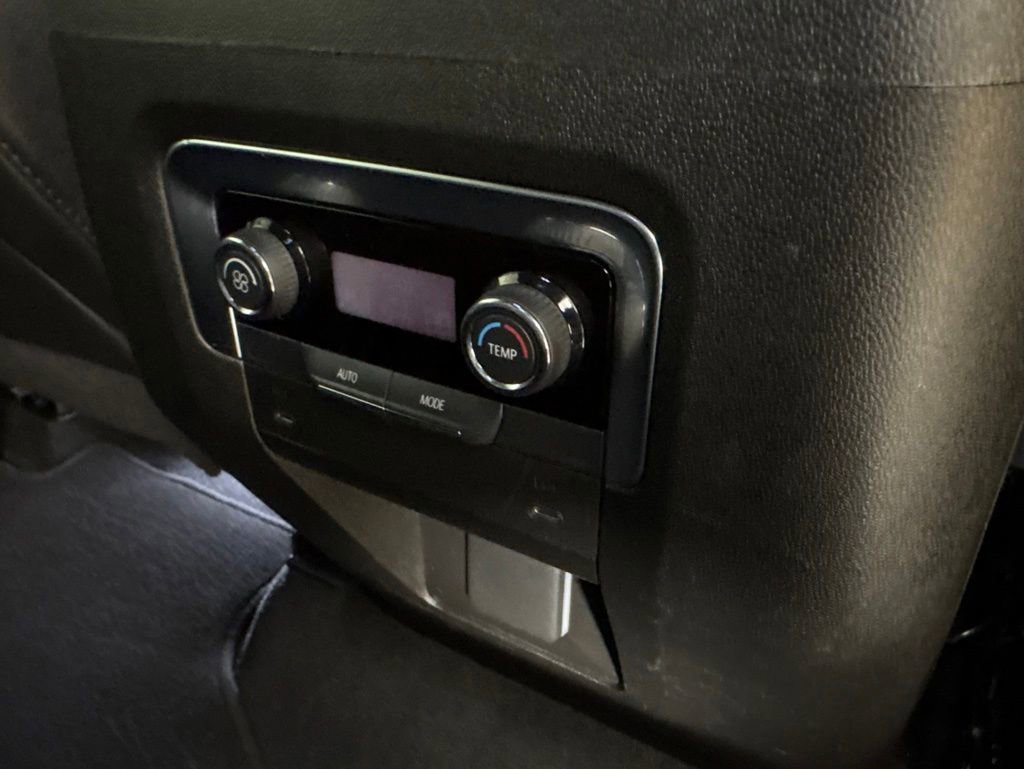 Used 2025 Chevrolet Suburban Z71 AWD/4WD image 14