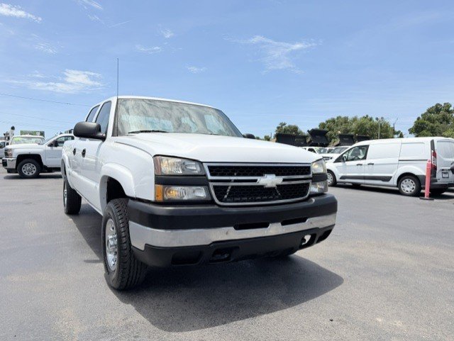 Used 2006 Chevrolet Silverado 2500 W/T w/ Heavy-Duty Power Package RWD image 3